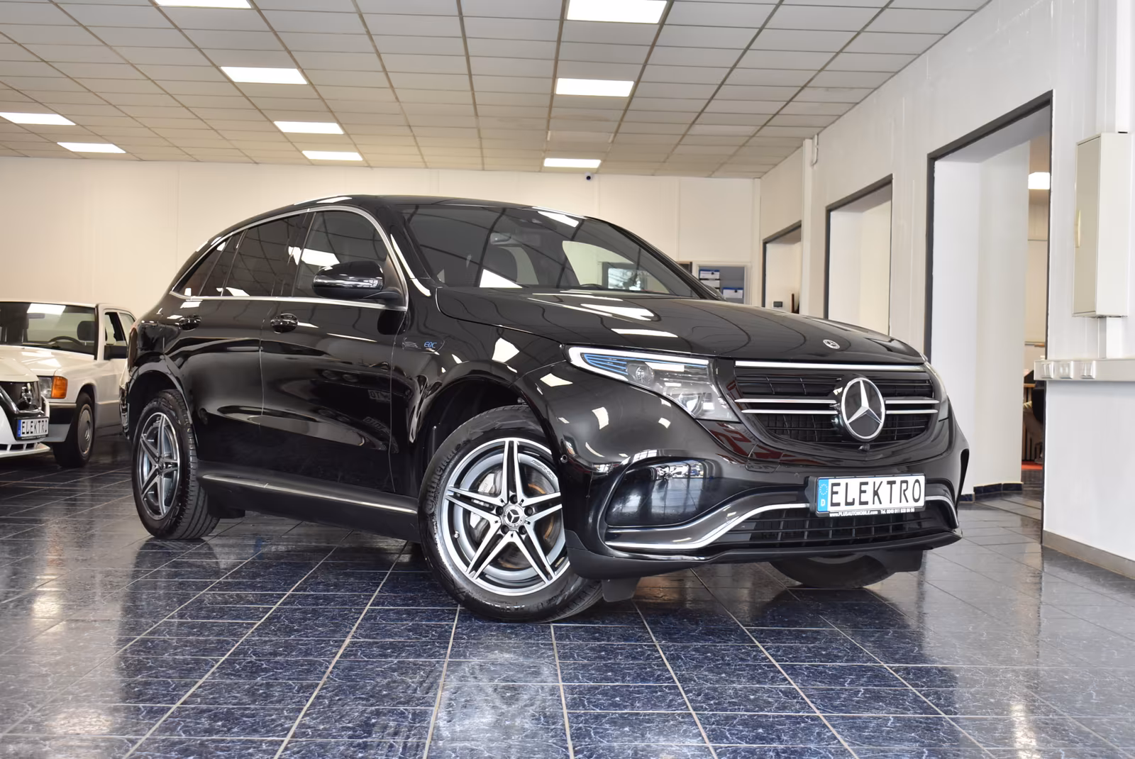 Mercedes-Benz EQC 400 4Matic AMG-Line SOH 94,6% Navi Leder AHK