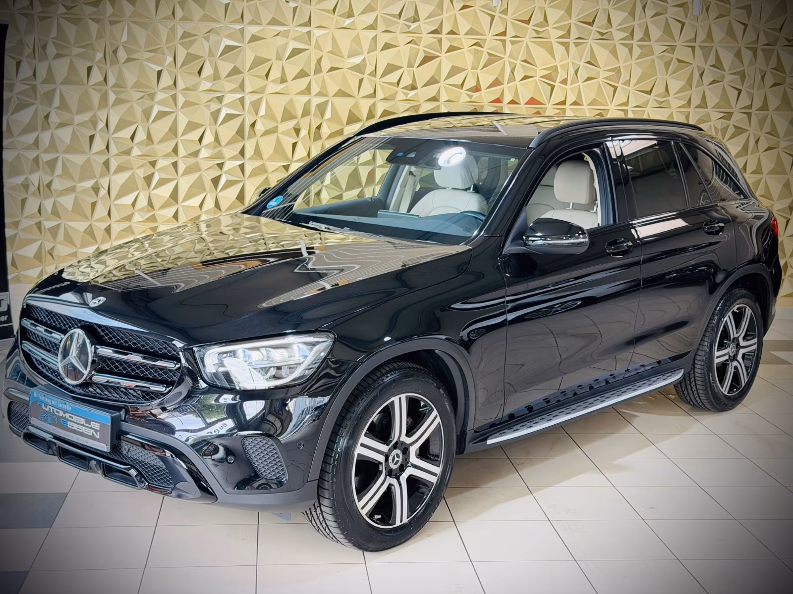 Mercedes-Benz GLC 200 4Matic|AUTOMATIK|NAVI|LEDER|1.HAND|LEDER