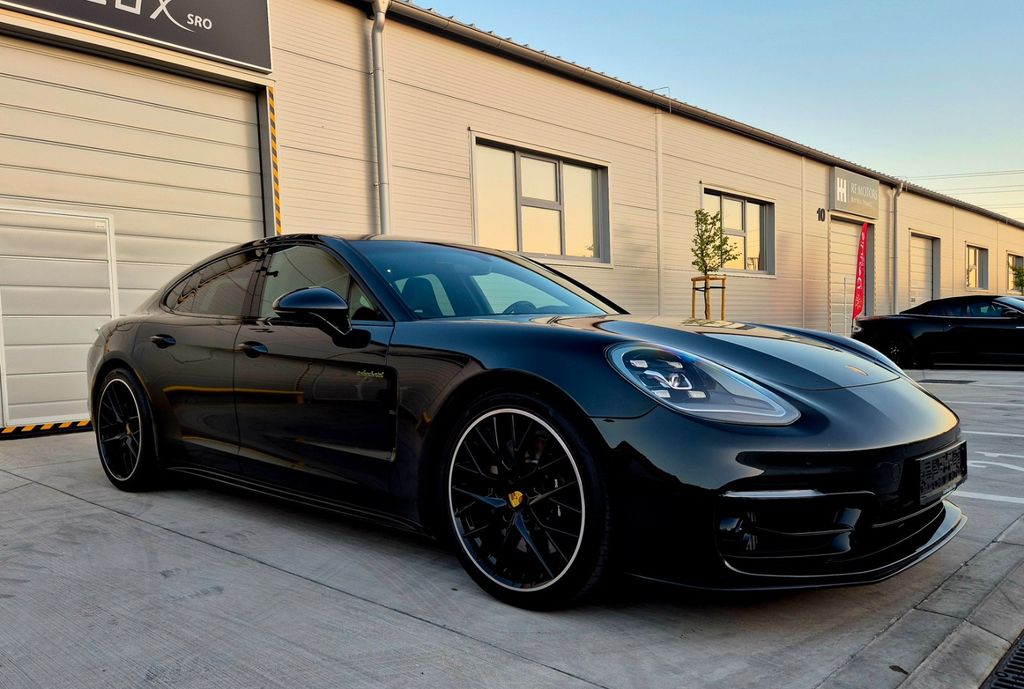 Porsche Panamera 4 E-Hybrid Platinum Edition
