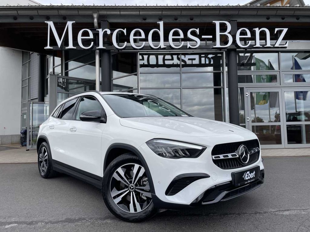 Mercedes-Benz GLA 220 4M 8G Progressive R-Kamera +Distr+Ambien
