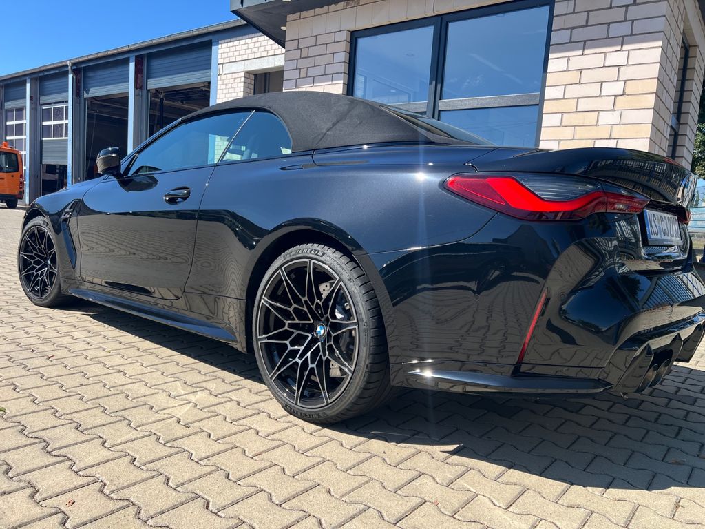 BMW M4 Cabrio G83 xDrive Competition 300 km/h offen