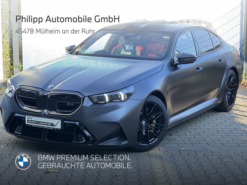 BMW M5 Limousine M Drivers P. Ultimate Pack AHK B&W