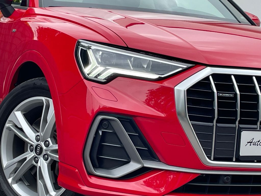 Audi Q3 40 TDI quattro S line MATRIX/360°/MMI+/AHK