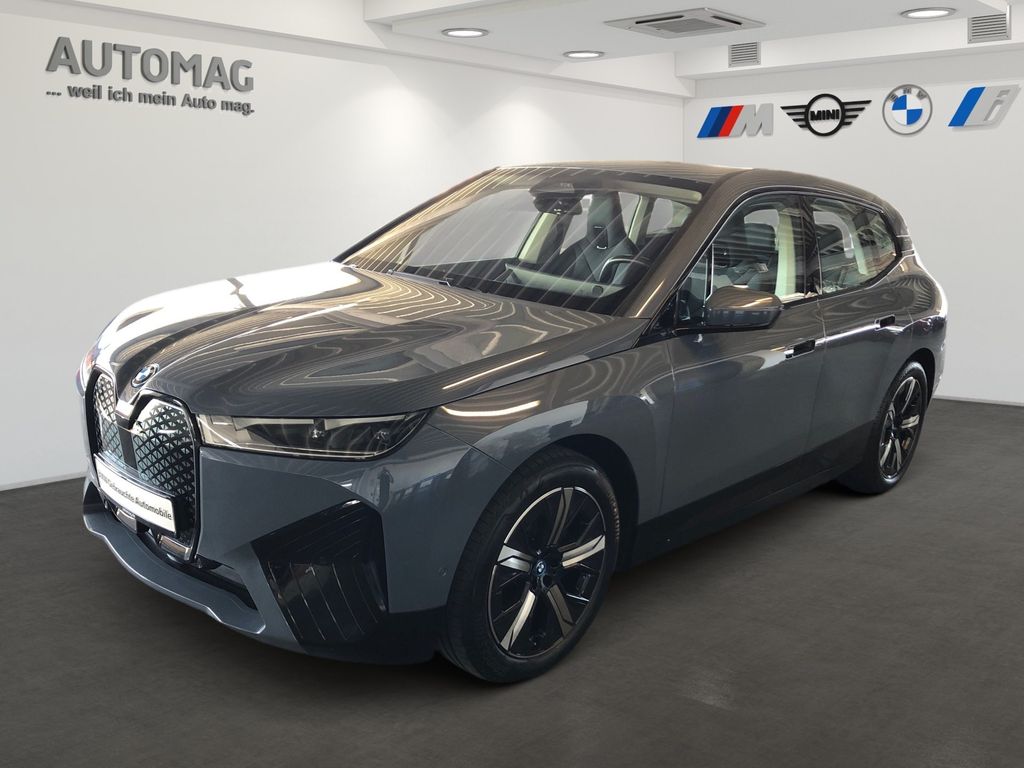 BMW iX xDrive40 Sportpaket*AHK*Harman/Kardon*Live Co