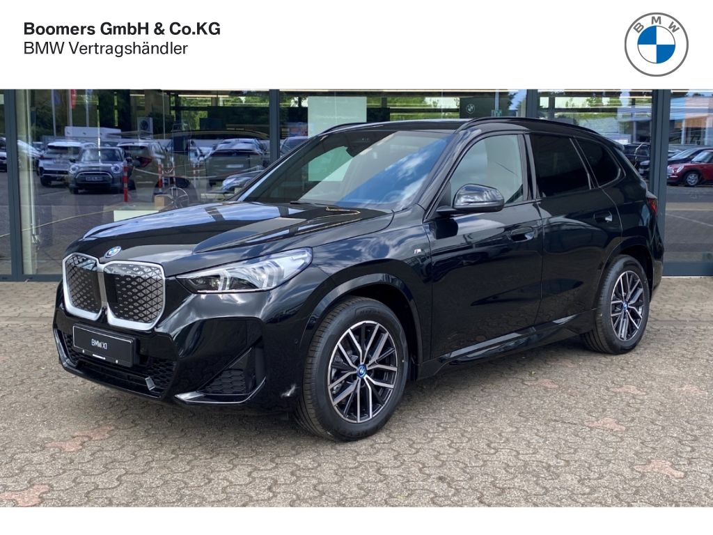 BMW iX1 xDrive30 M Sport AHK Pano HUD ACC Harman/Kar
