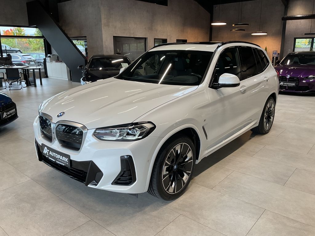 BMW iX3 M Paket HuD H&K LiveC. Pano 360° 20″