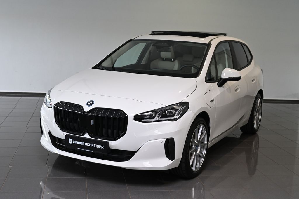 BMW 225 Active Tourer e xDrive AHK Pano HUD