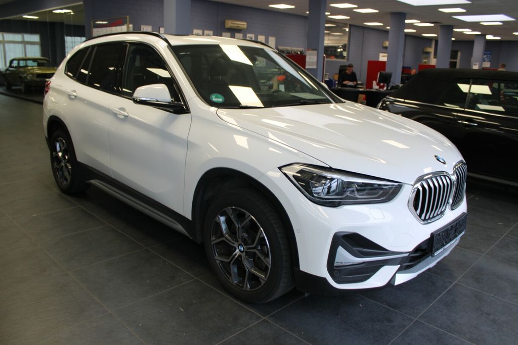 BMW X1 xDrive20i Aut. xLine – Panorama – AHK –