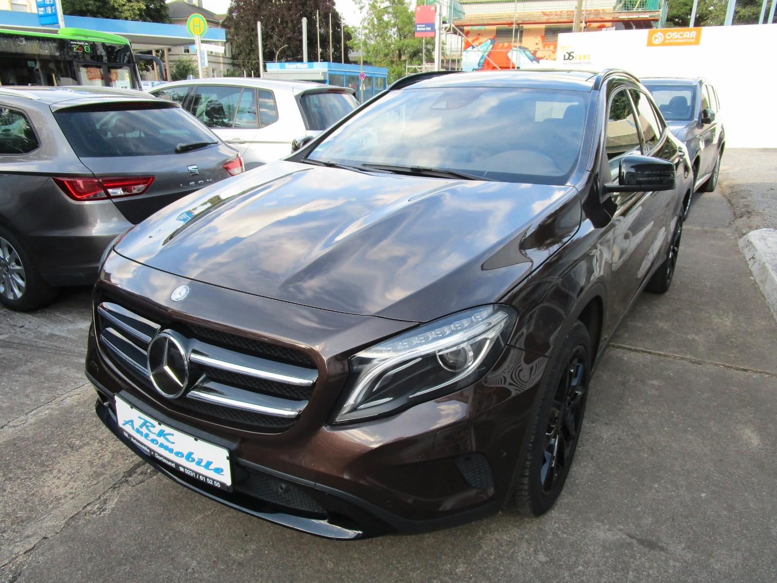 Mercedes-Benz GLA 250 4Matic Score Panoramadach Xenon