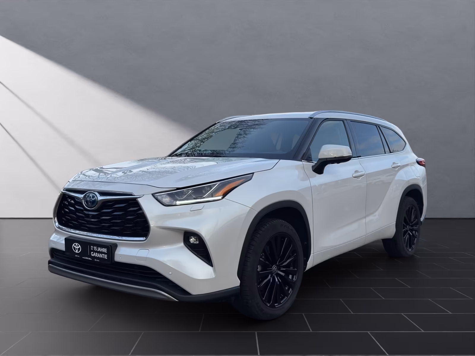 Toyota Highlander Hybrid Luxury 7 SITZER+AHK+LEDER+HuD
