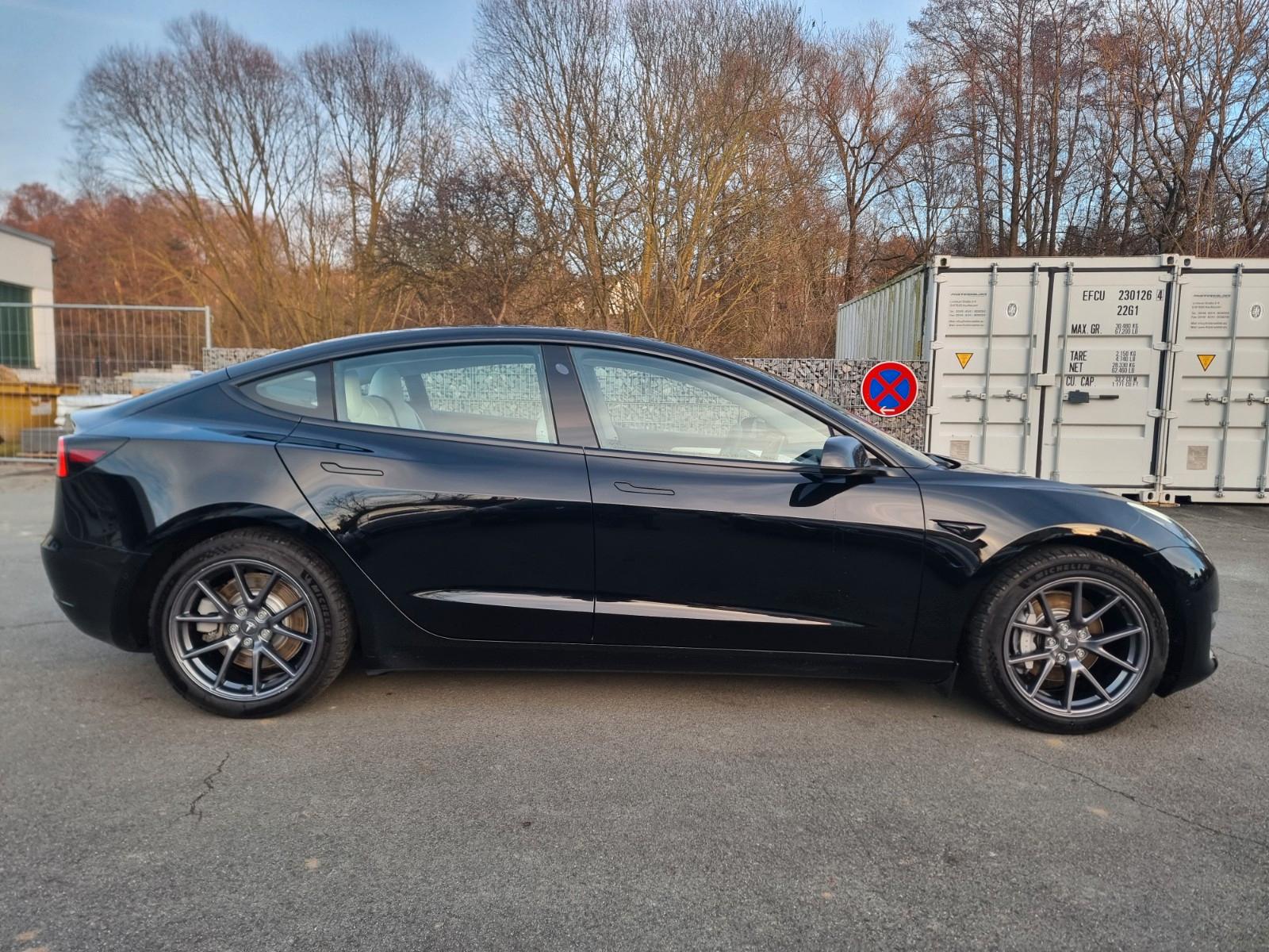 Tesla Model 3 Long Range Dual AWD/Pano/Premium
