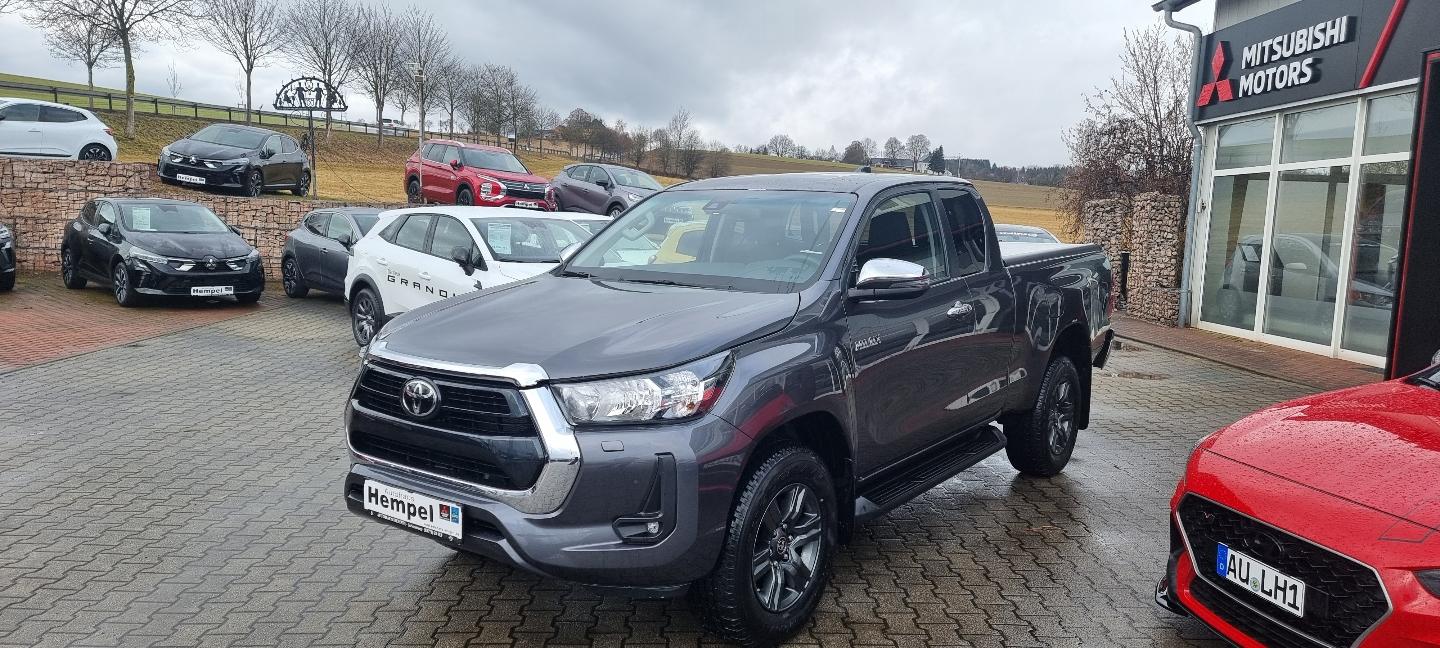 Toyota Hilux 2,8 XTRA Cab AT