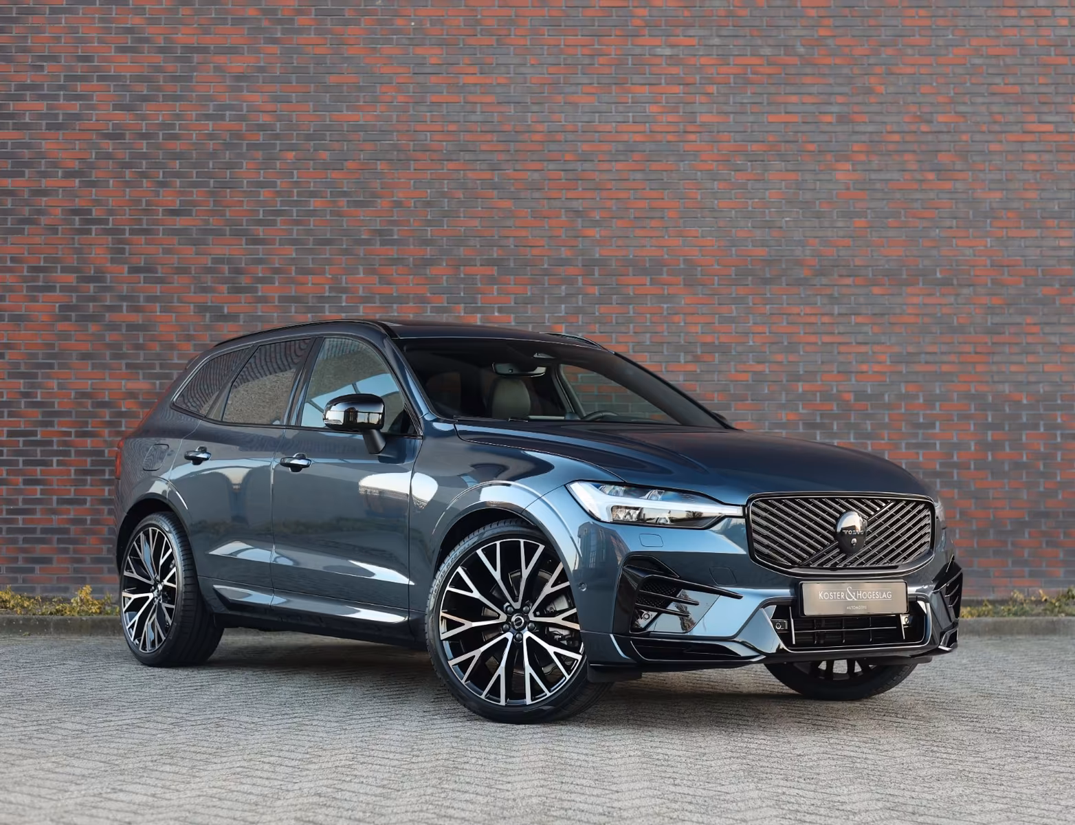 Volvo XC60 T8 AWD Ultra Dark | Heico – Neu – Voll