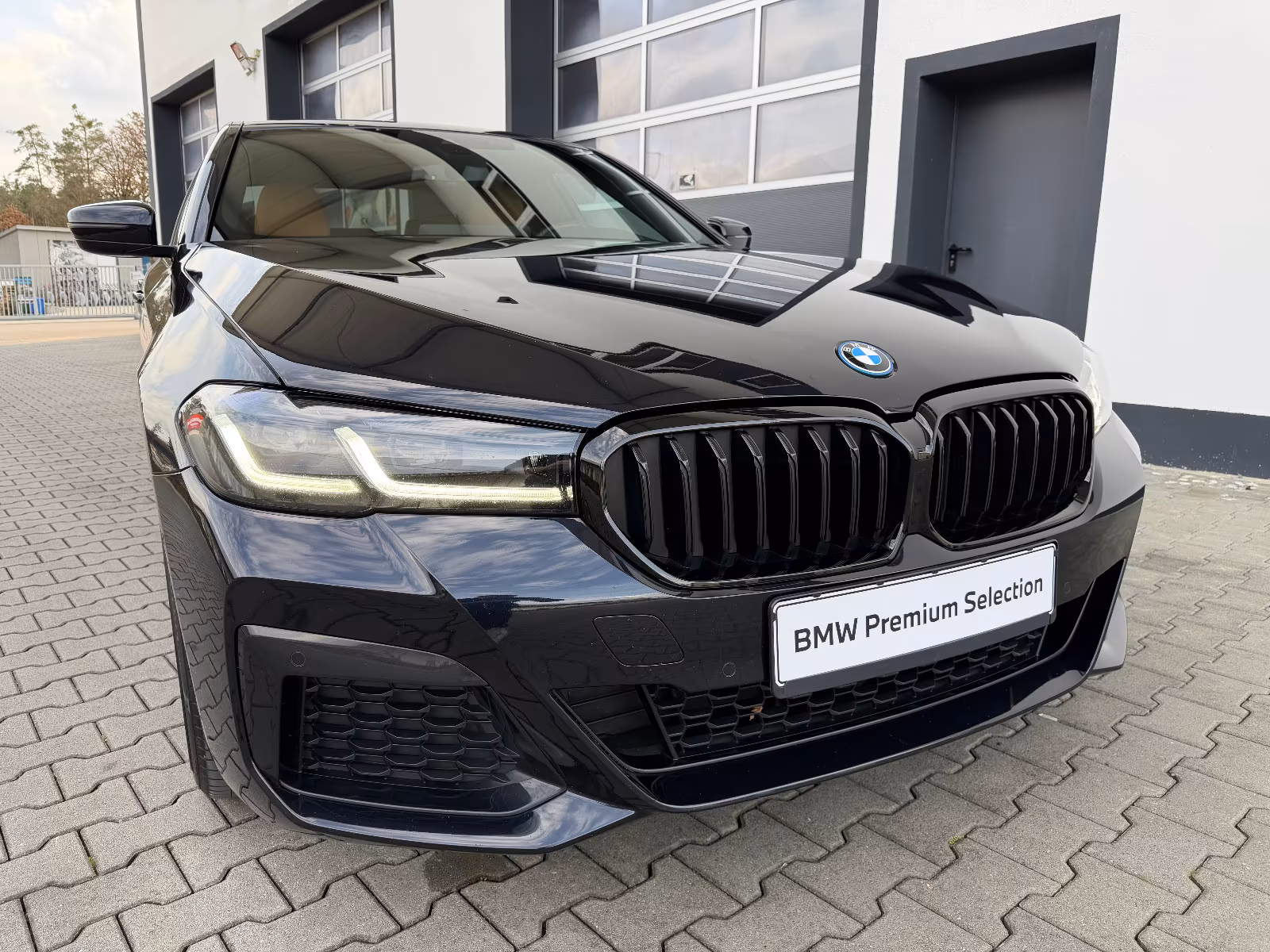 BMW 545 e xDrive M-SPORT PRO/AHK/HARMAN-KARDON/LEDER