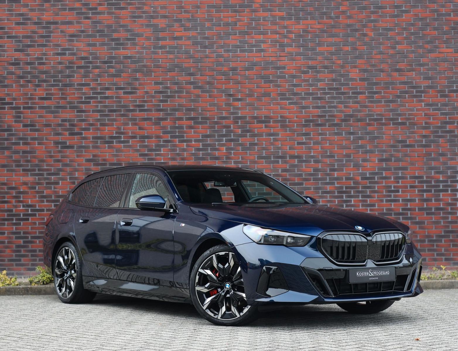 BMW 550 e Touring xDrive | Pano – AHK – B&W