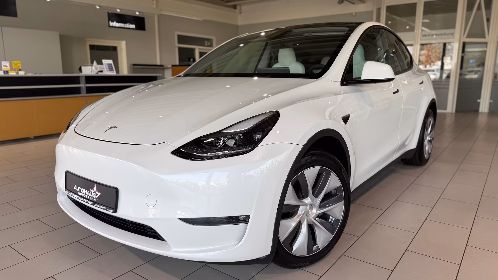 Tesla Model Y Long Range Dual AWD HW4