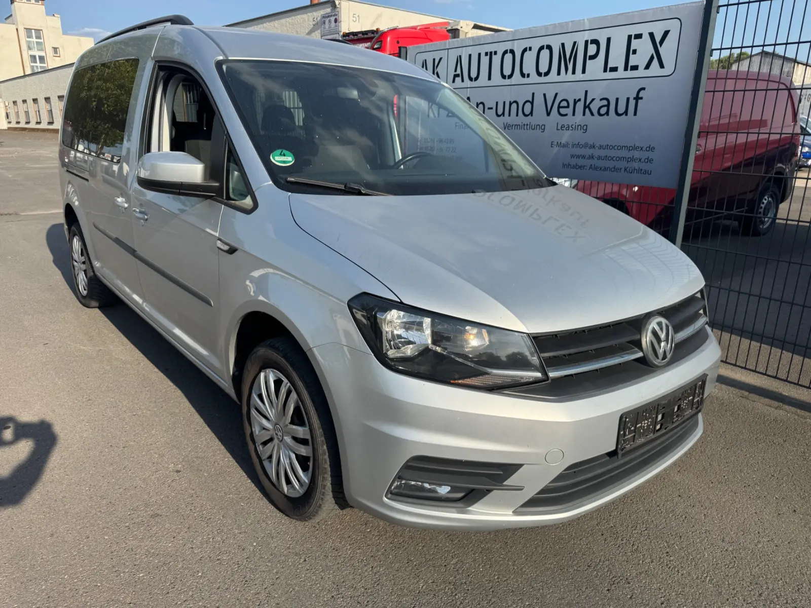 Volkswagen Caddy Maxi 2,0 TDI 7-Sitzer ACC 1.Hand NAVI EUR6