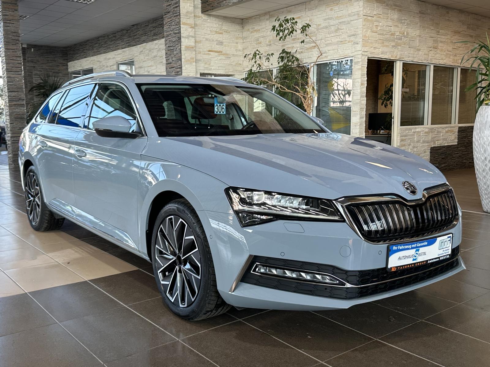 Skoda Superb iV*LED*Leder*Navi*SHZ*Ambiente*Memory*PDC