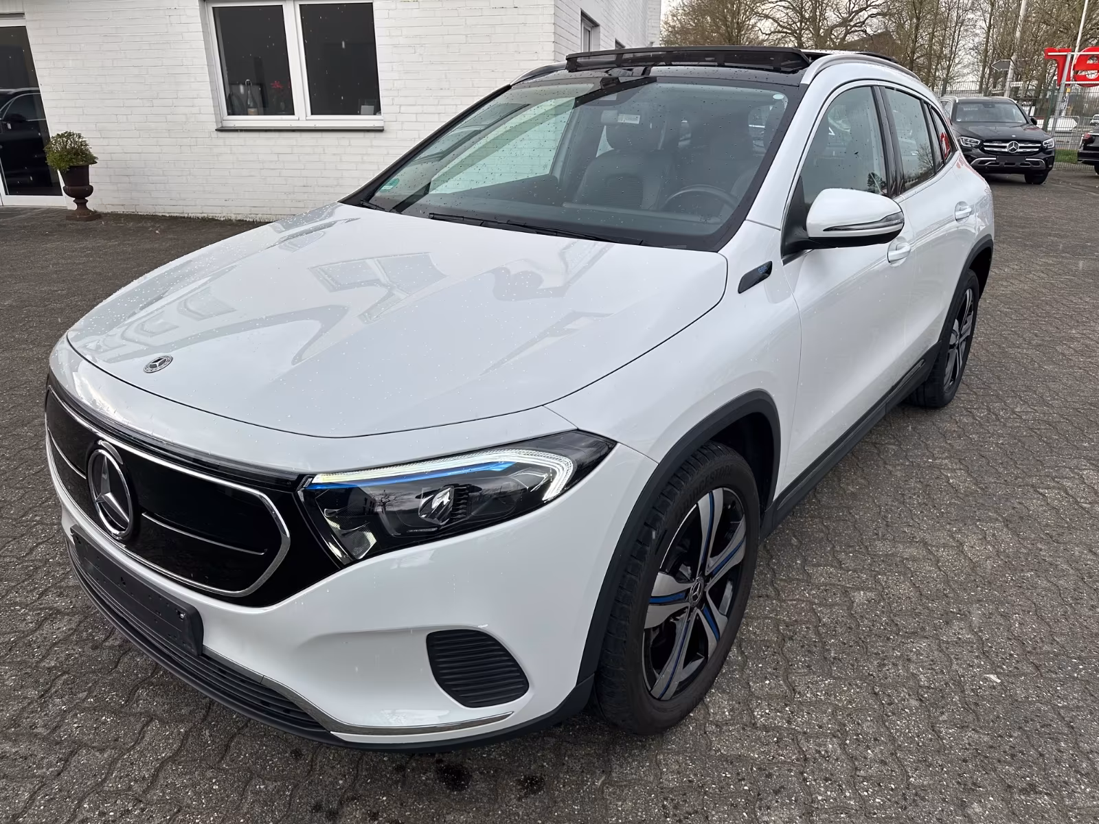 Mercedes-Benz EQA 250 Progressive Pano LED Kamera AHK