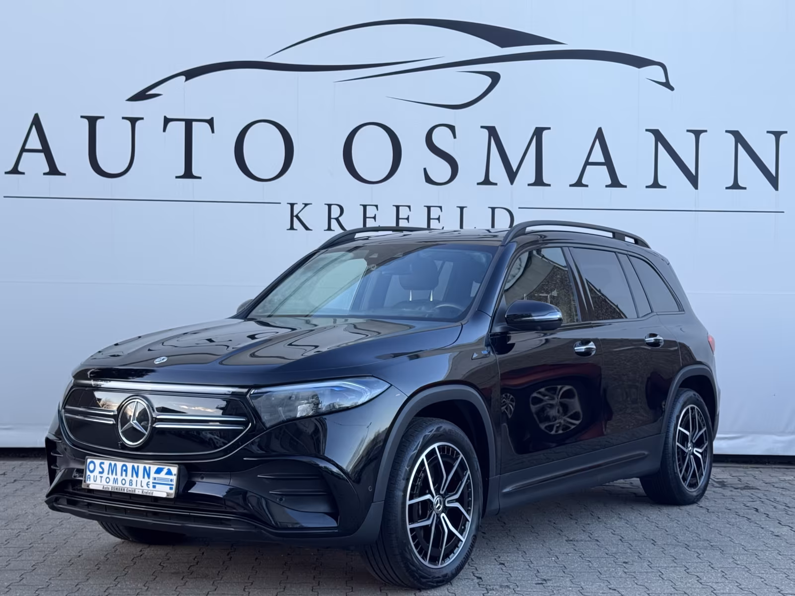 Mercedes-Benz EQB 300 4Matic AMG Line / PANO / 360° KAM