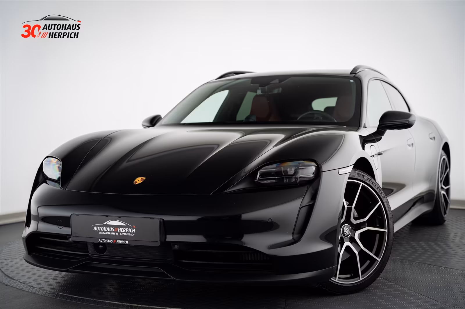 Porsche Taycan Sport Turismo 21″ Chrono Beifahrerdisplay