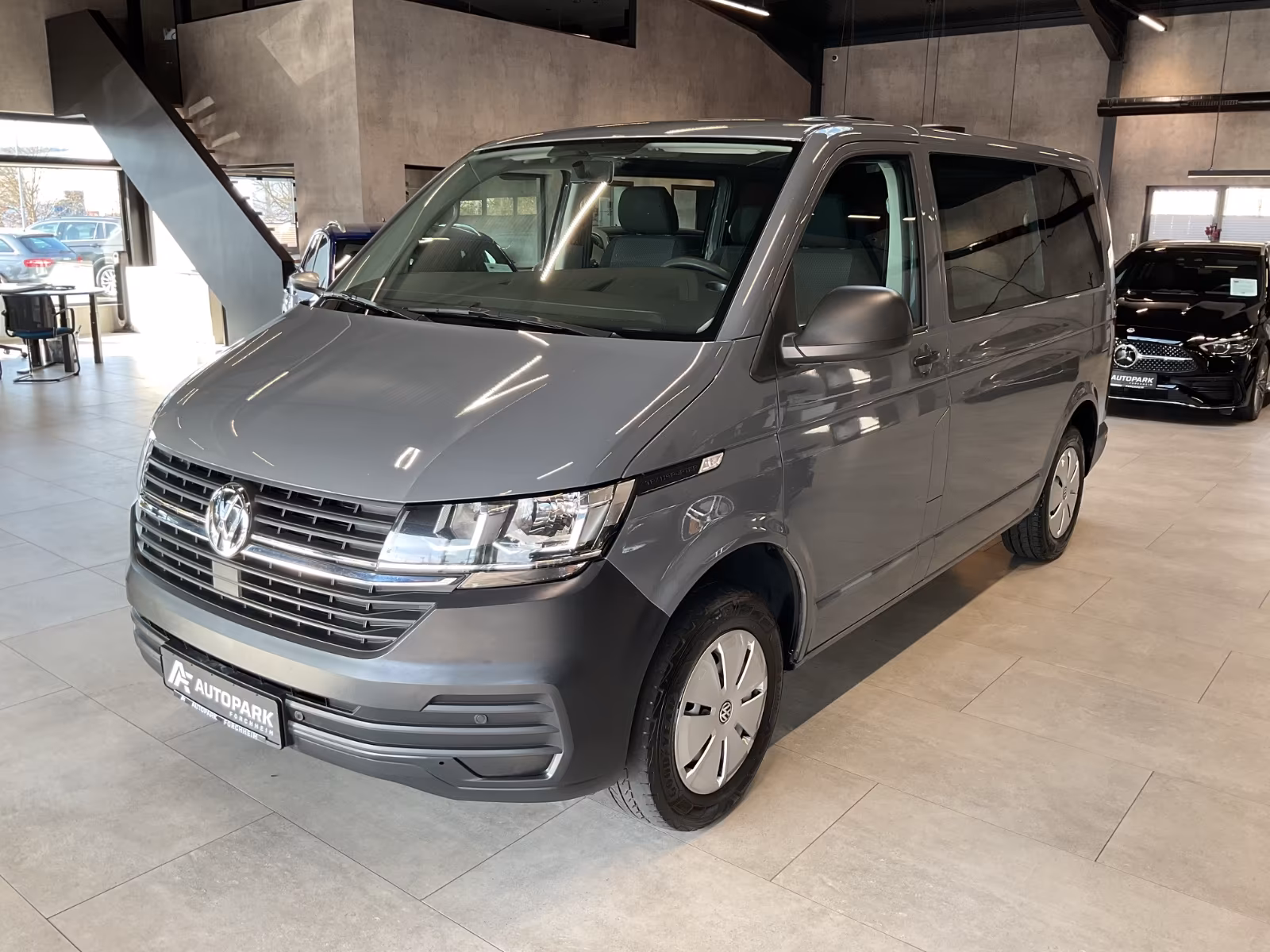 Volkswagen T6 Transporter T6.1 Transporter Kombi AHK Klima PDC 5-Sitzer
