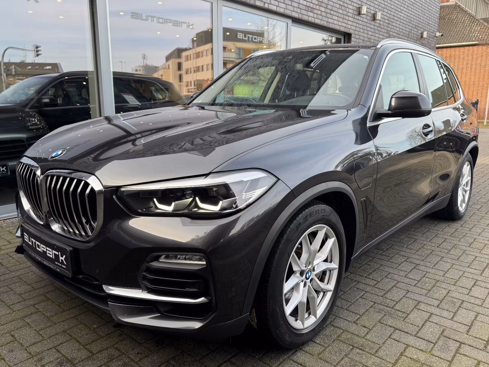 BMW X5 xDr 45e HUD 360 DA ACC HiFi MMRY Luft E.Sitz