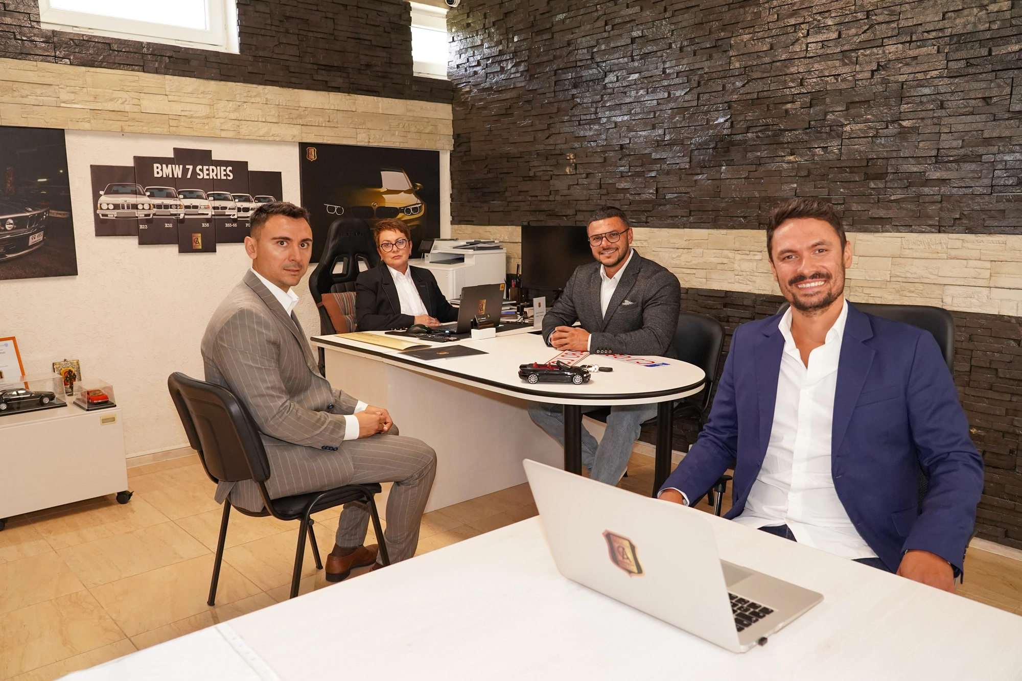 Showroom Golden Auto