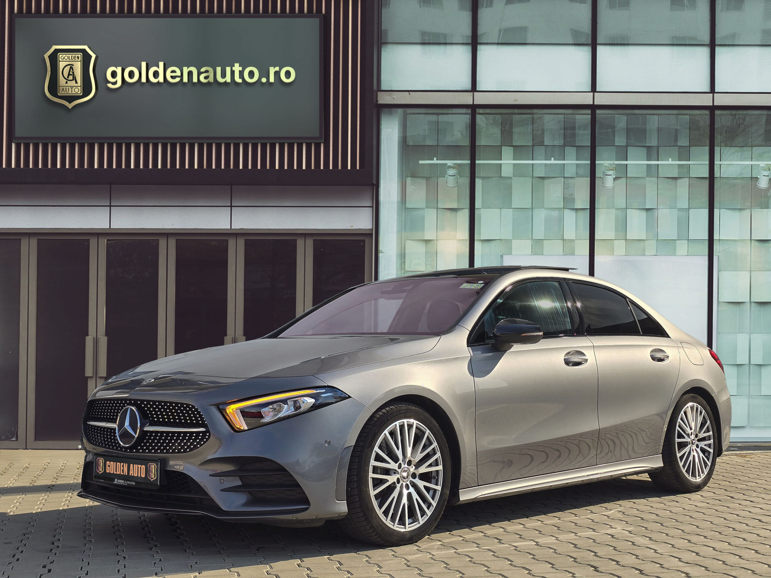 Mercedes-Benz A250 2.0 Benzina 224 CP AMG Line